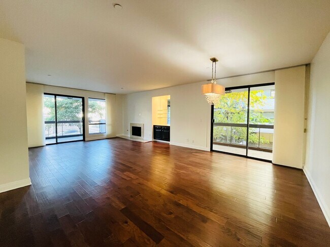 Building Photo - Lush and Lavish Lower Level Beverly Hills ...