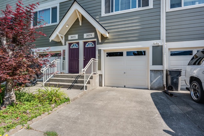 Electric garage door - 38276 SE Cedar St