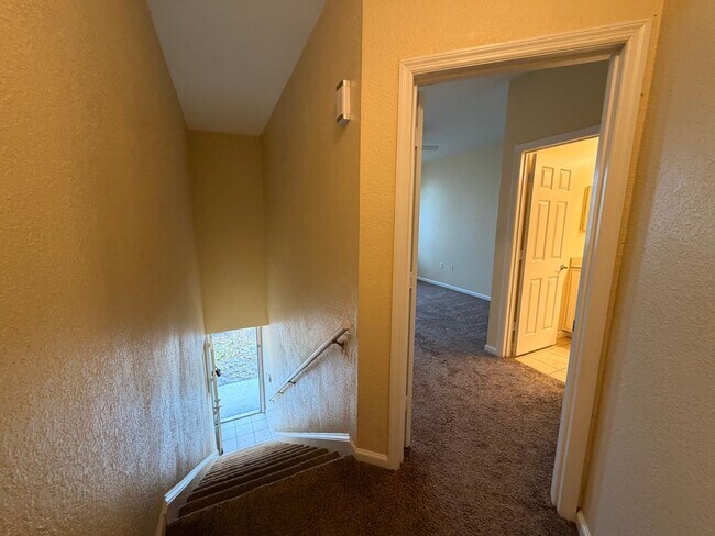 Building Photo - 2/2 Mirabella- Gate Pkwy Condo with Private Ground-Floor Entry & Balcony! MOVE IN SPECIAL!