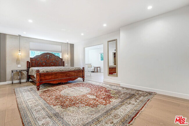 Building Photo - 4611 Louise Ave