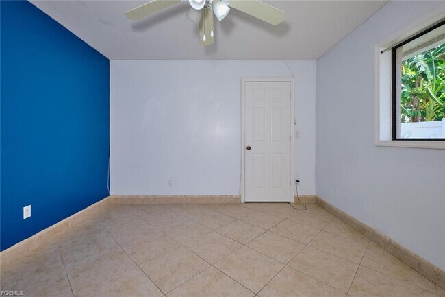 Building Photo - 2614 SE 12th Pl