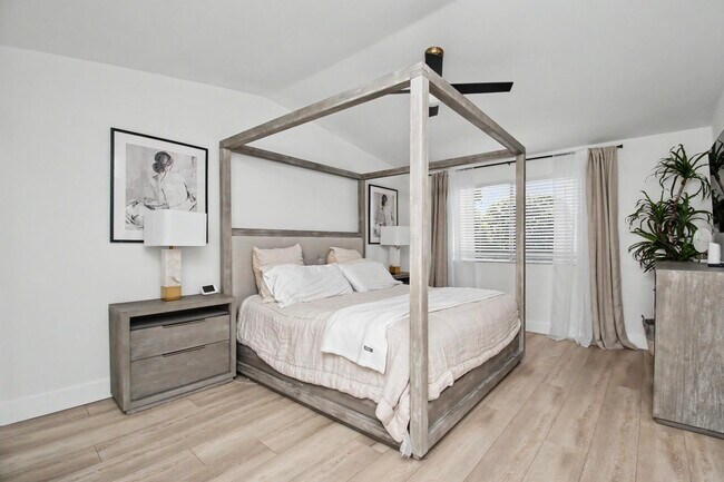Building Photo - 6744 Via Regina