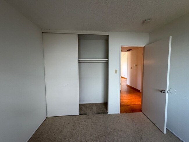 Building Photo - Gorgeous 4 Bed 3 bath