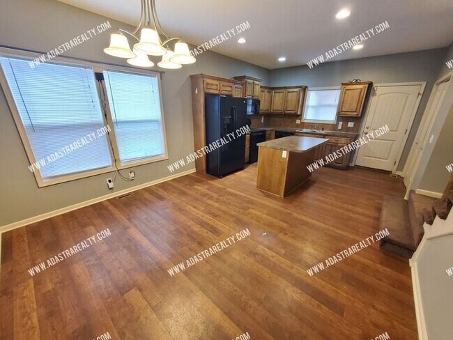 Building Photo - Beautiful Updated Townhome in Downtown KCK-Coming SOON!!