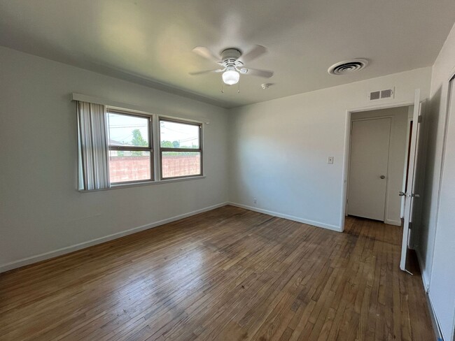 Building Photo - Winnetka 3+2 on cul-de-sac w/spacious back...
