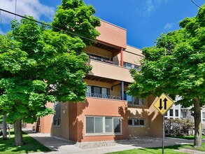 Building Photo - 3900 W Cortland St