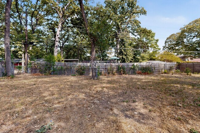 Building Photo - 1809 W Sanford St