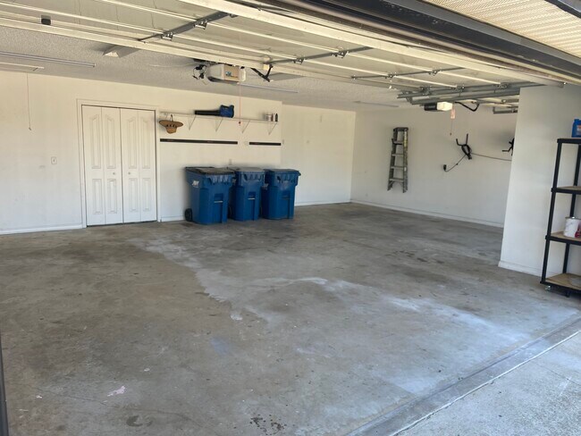Building Photo - 602 Paradise Way
