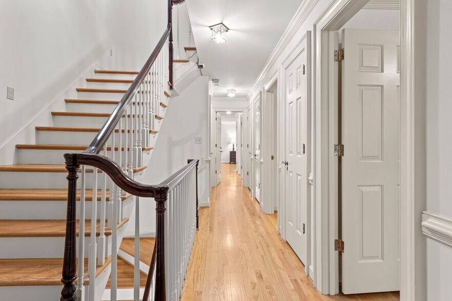 Building Photo - 325 Raleigh Ave