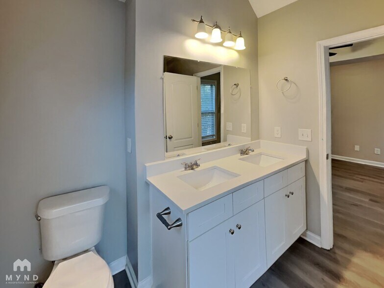 Building Photo - 17 Richmond Dr