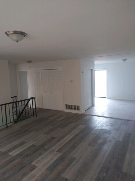 Building Photo - 44 Hopewell Ln Unit #B