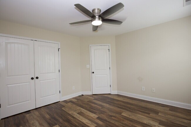 Building Photo - *Lease Special!* Fiber optic internet incl...
