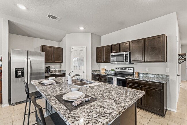 Building Photo - 4906 Karen Grn Dr