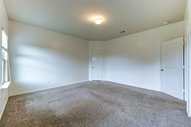 Building Photo - 734 Mill Spring Ct