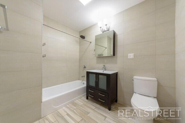 Building Photo - 1 bedroom in ELMHURST NY 11373