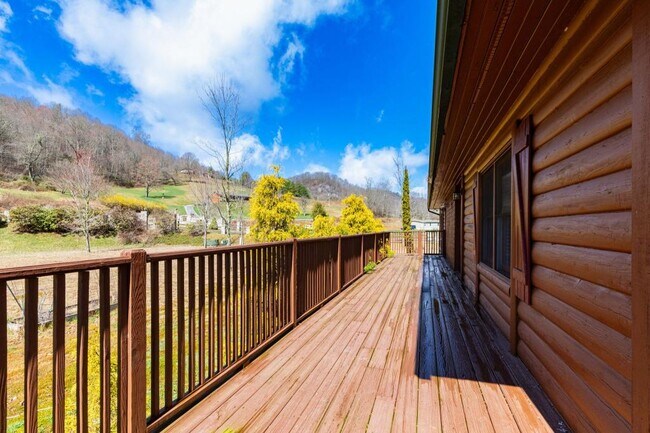 Building Photo - 88 Laurel Cove