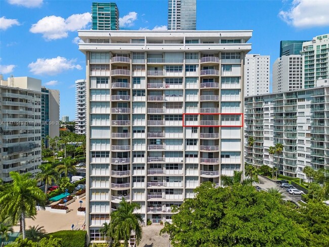 Building Photo - 3 br, 2 bath House - 1420 Brickell Bay Dr ...