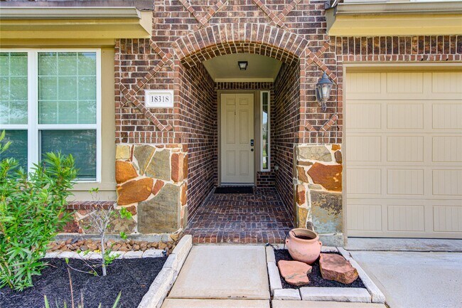 Building Photo - 18318 Russett Green Dr