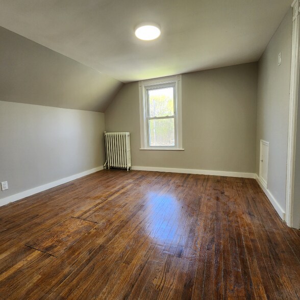 Building Photo - 25 Kemp Ave