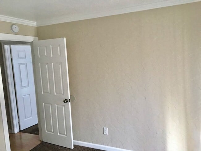Building Photo - Nice 2 bed, 2 bath Condo with 1-Car Garage...