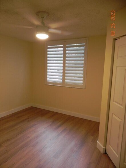 Building Photo - 577 SW 111th Ln