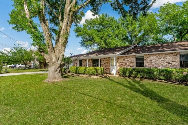 Building Photo - 1376 Poppy Ln