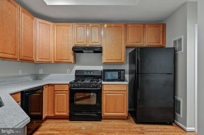 Building Photo - 4619 Hummingbird Ln