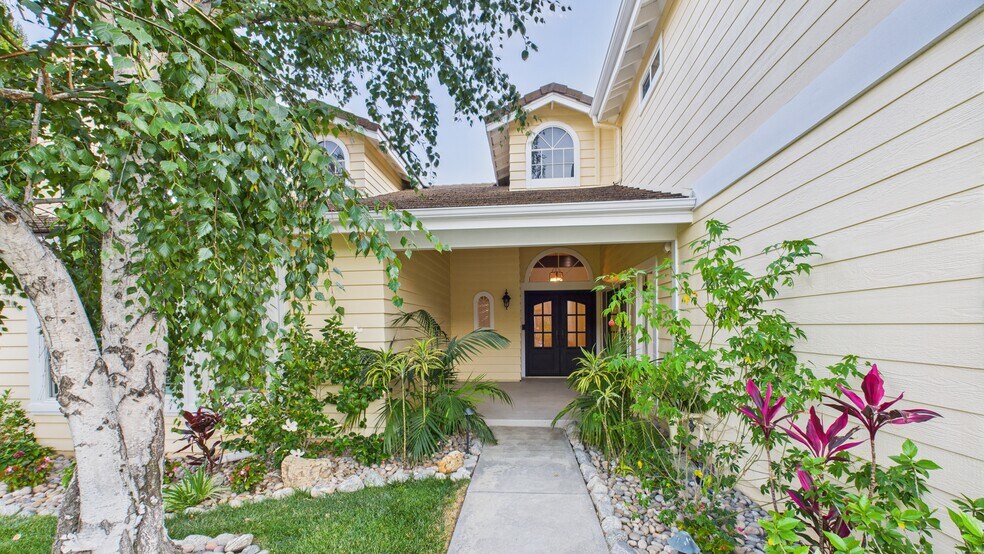 Front - 29650 Kimberly Dr