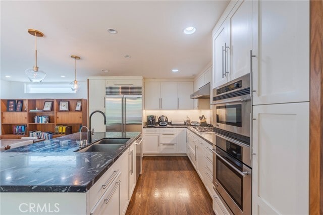 Building Photo - 2404 Laurel Ave