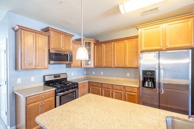 Building Photo - Lovely 3 BR/2.5 BA Townhome in Lanham!