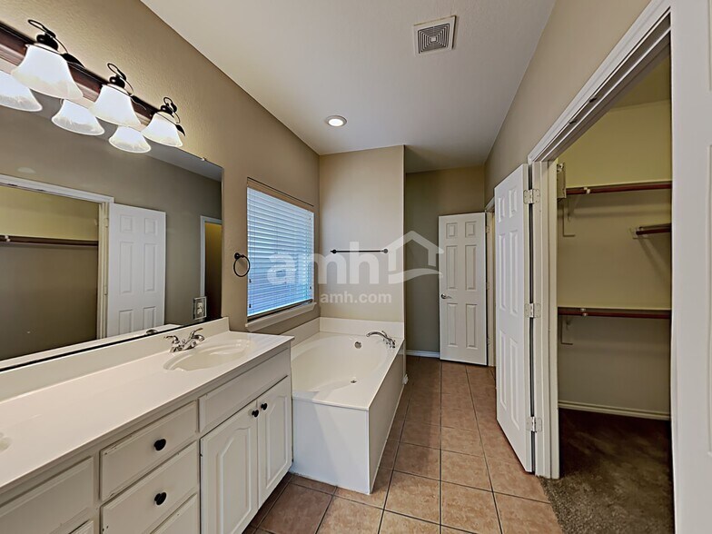 Building Photo - 3605 Varden St