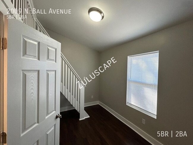 Building Photo - 2009 N Ball Ave