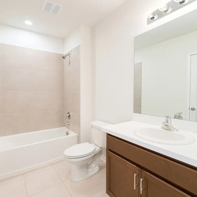 Building Photo - 211 NE 20th St