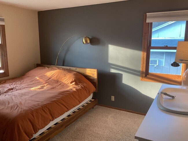 Building Photo - 945 Beacon Ln