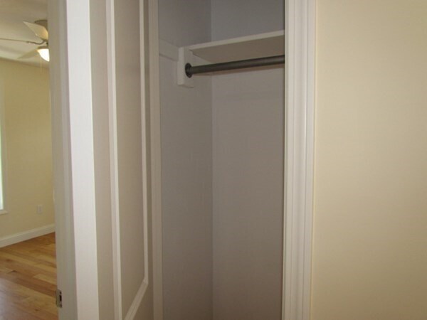 Building Photo - 1093 Main St