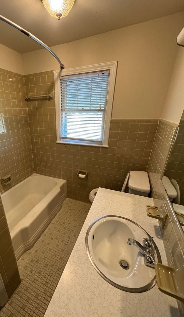 Building Photo - Cozy 2-Bedroom, 1-Bathroom Home w/ a Bonus...