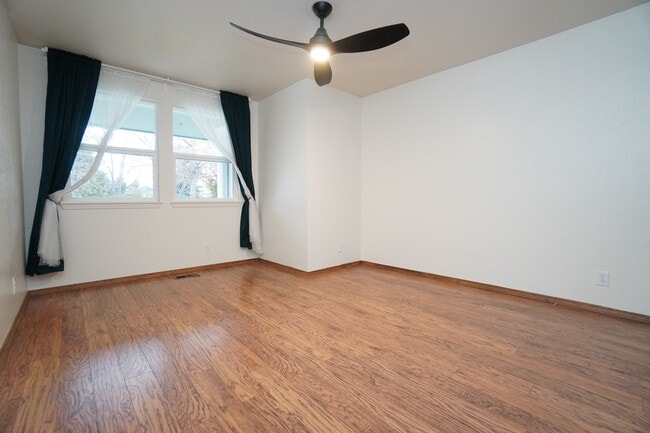 Building Photo - 2569 Camden Ln