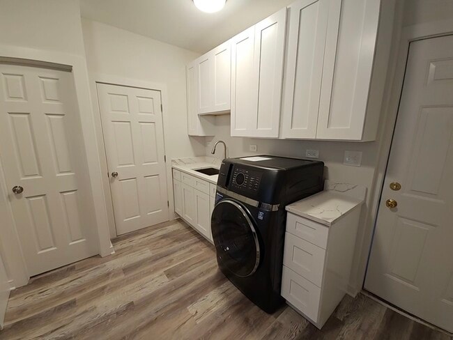 Building Photo - 2216 W 21st Pl