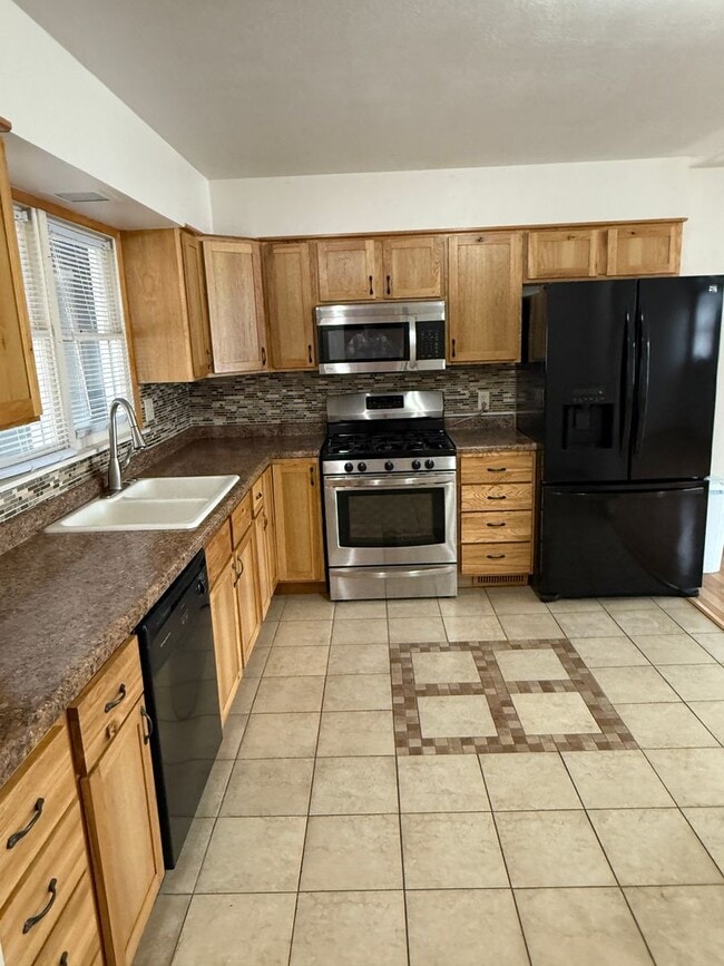 Building Photo - ~Applications Pending~ 2 bedroom, 1 bath Home for Rent