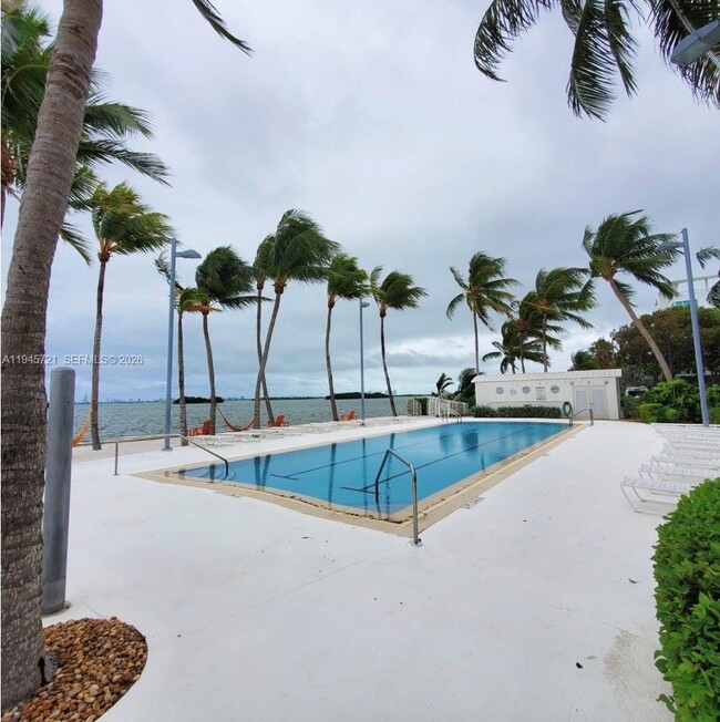 Building Photo - 650 NE 64th St