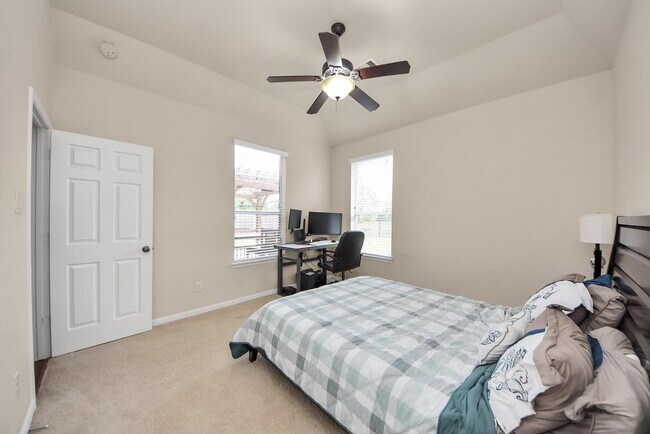 Building Photo - 12912 Southern Manor Dr