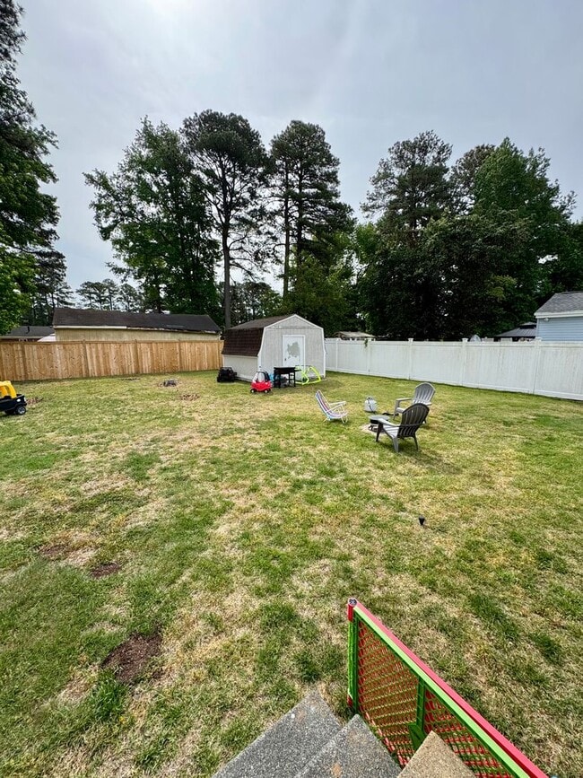 Building Photo - 4 bed 2 Bath Home for Rent in Portsmouth!