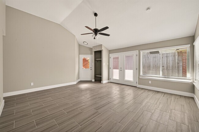 Building Photo - 6619 Misty Dale Dr