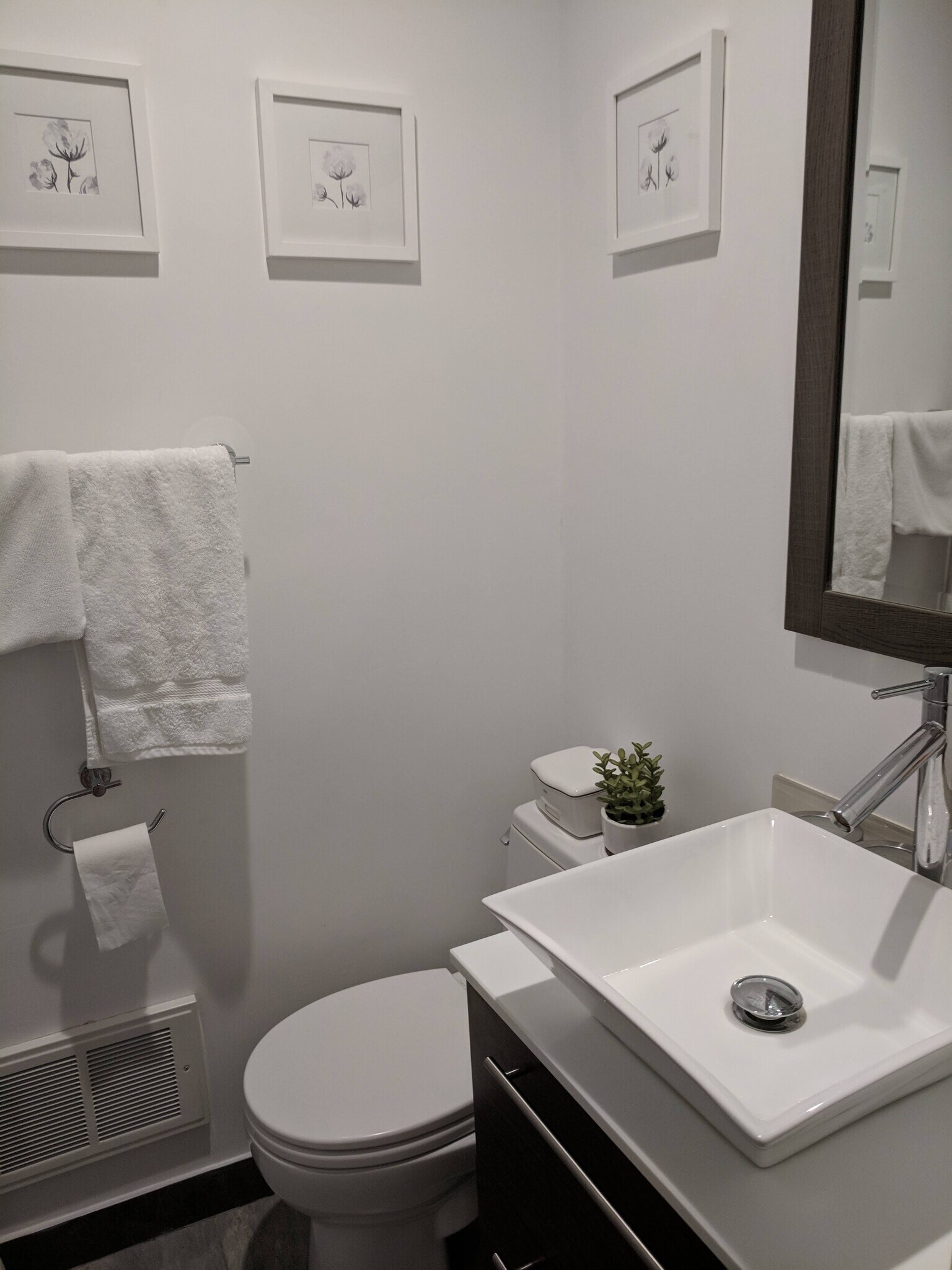 Modern bathroom - 12 Melrose St
