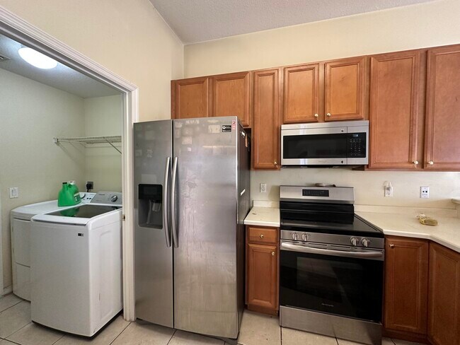 Building Photo - 2525 SW Cameo Blvd