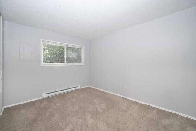 Building Photo - Remodeled 2 bedroom! $1000 VISA GIFTCARD AT MOVE IN, JUST IN TIME FOR THE HOLIDAYS!