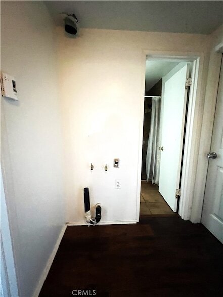 Building Photo - 725 Tyrol Dr