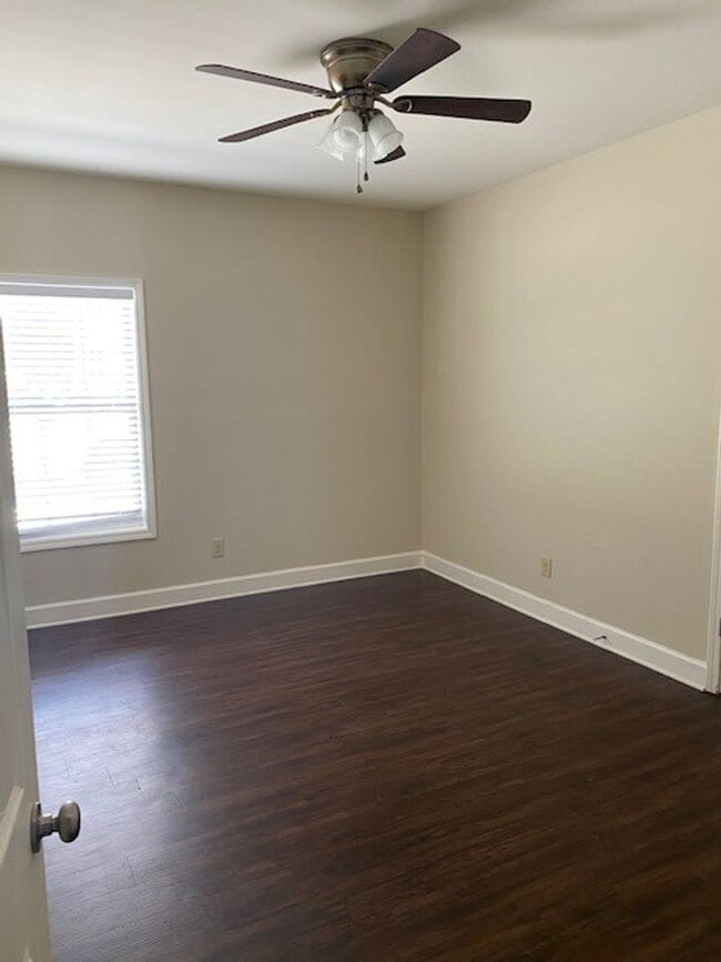 Building Photo - 405 Meador Dr