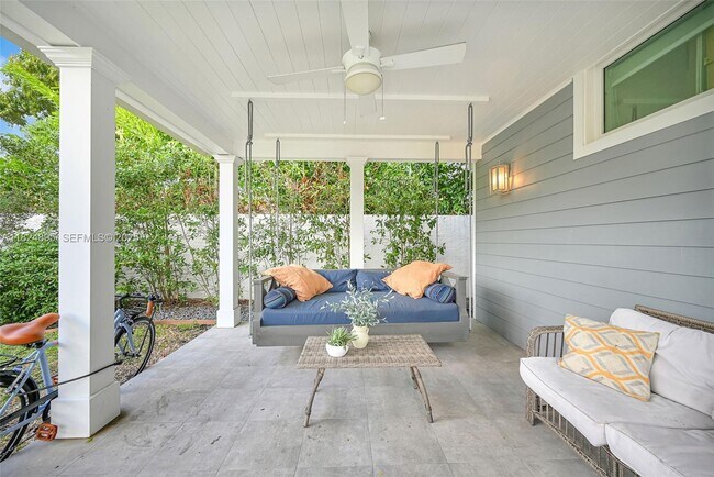 Building Photo - 150 NE 50th St