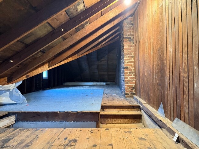 Building Photo - 2 Bedroom 2 Bathroom Home - Bonus room included in Brownstown!